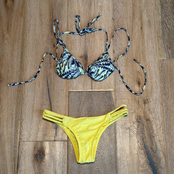 Sofia by VIX Bikini String Top & Scrunch Bottoms With Branding Hardware - Picture 1 of 7